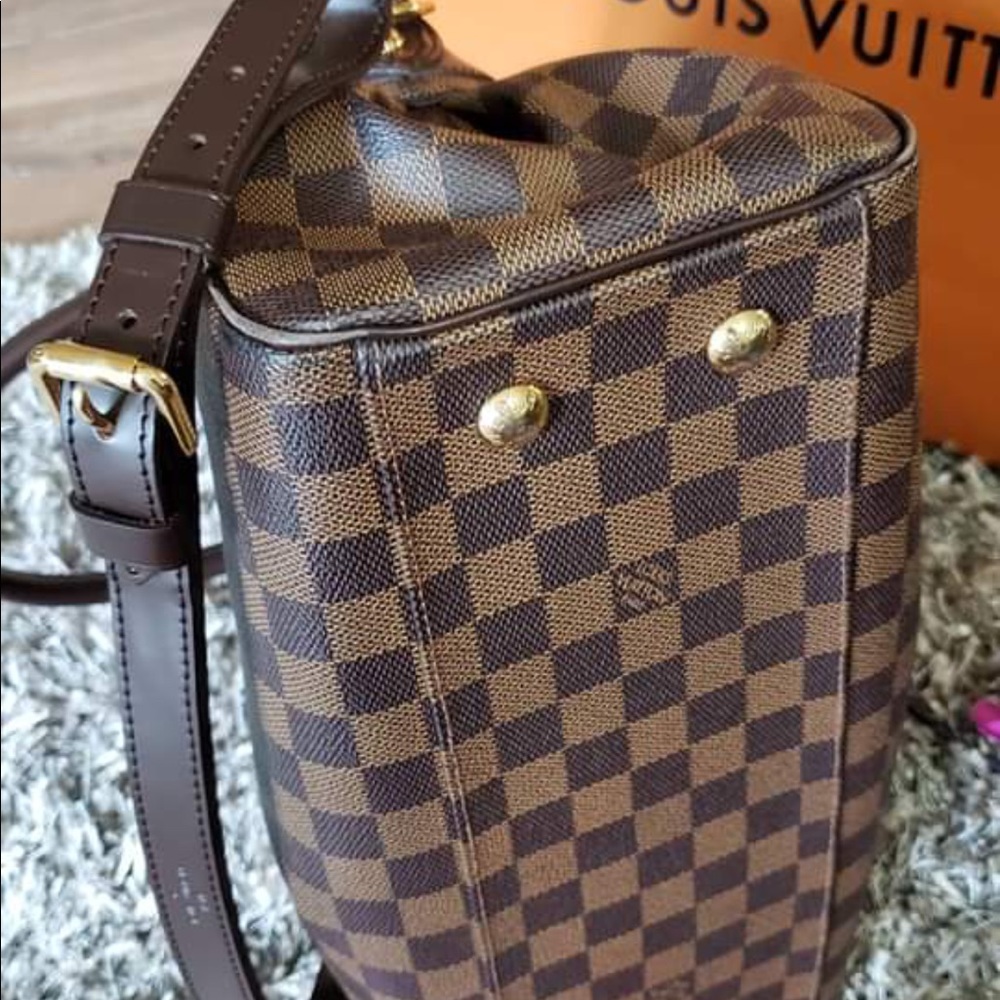 Louis Vuitton - Picture 3 of 7